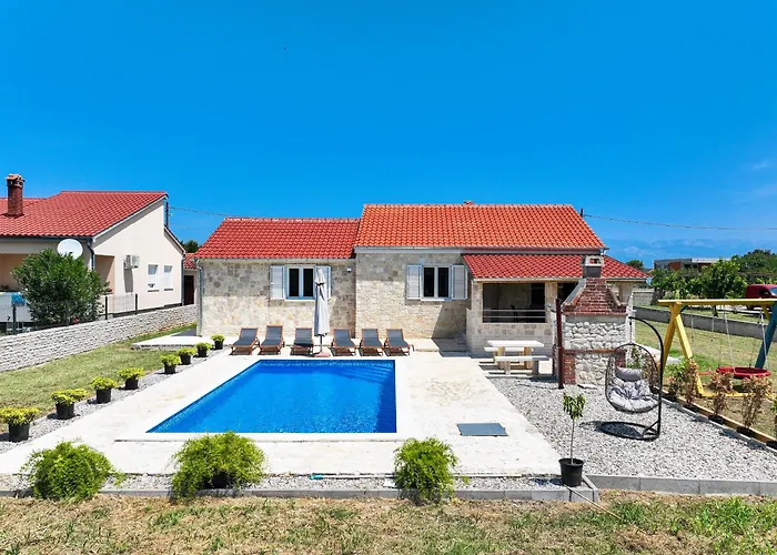 Villa Stone House With Pool