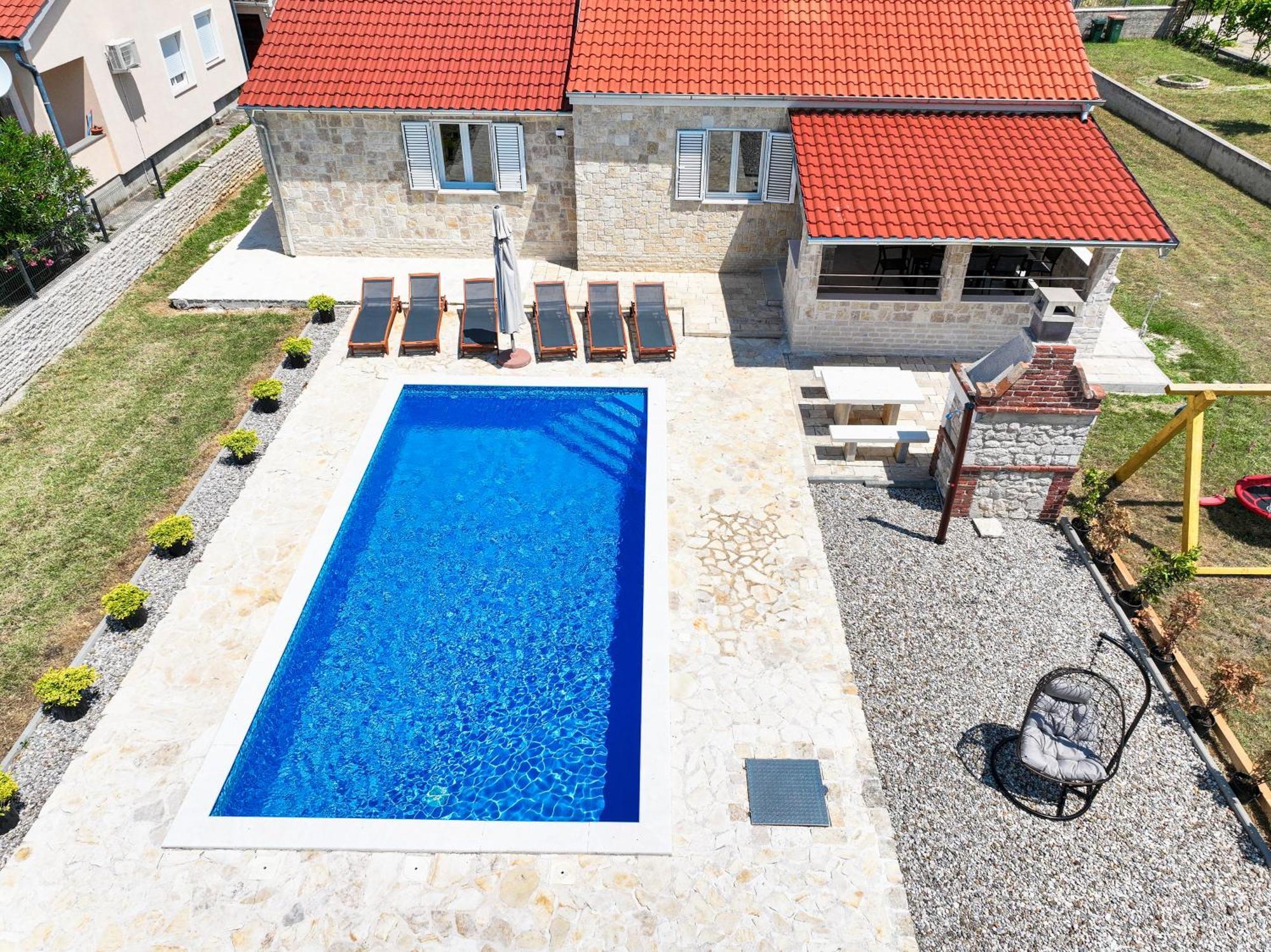 Stone House With Pool Vila *
